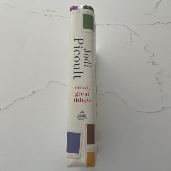 Small Great Things by Jodi Picoult | Hardcover Legal Drama Bestseller - Picture 4 of 7